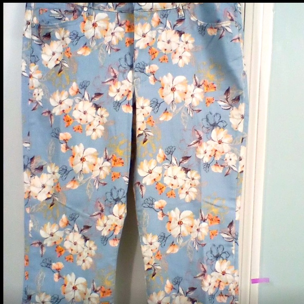 Nine West Women’s Floral Cotton Stretch Capris size 14 - Picture 6 of 8